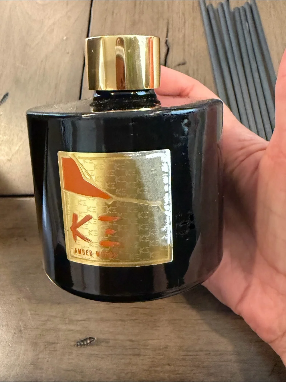 KÉ Amber Woods Reed Diffuser - Warm Woody Scent with Spiced Notes 092